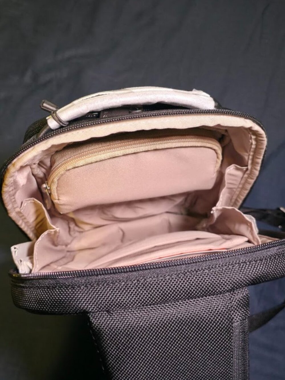 Briggs & Riley @work Sling Bag - Picture 5 of 12